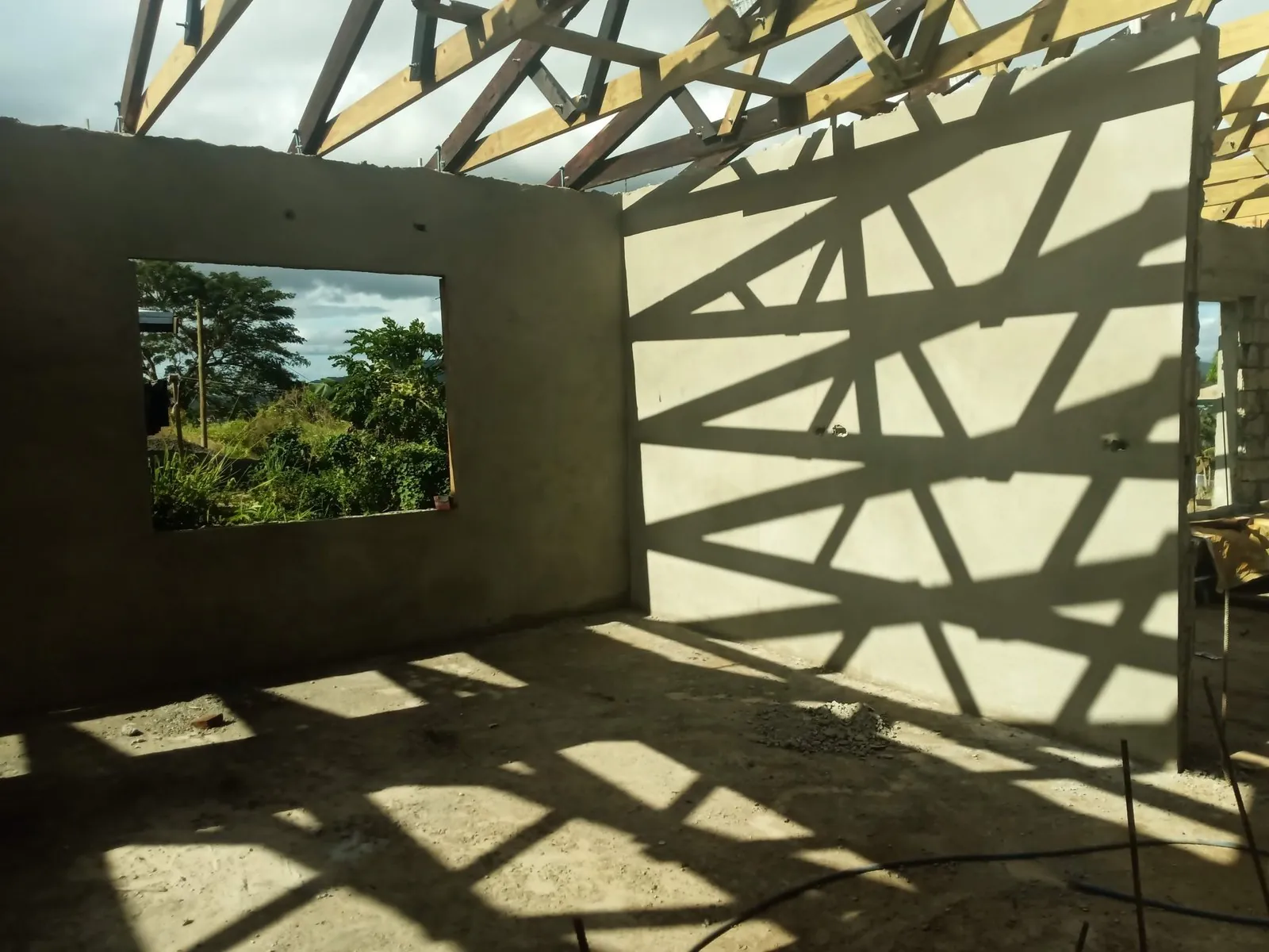 Light through a window opening inside an Othannel home