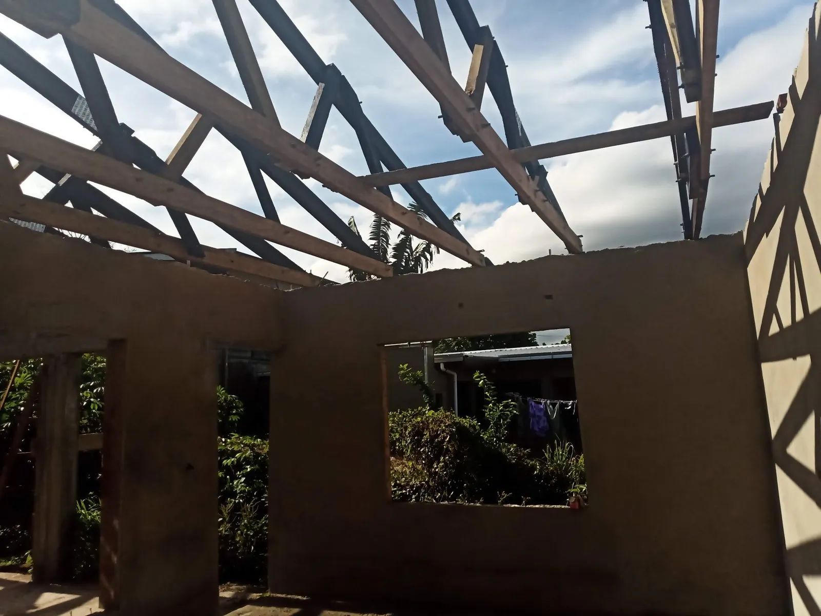 Engineered timber roof structure on an Othannel build